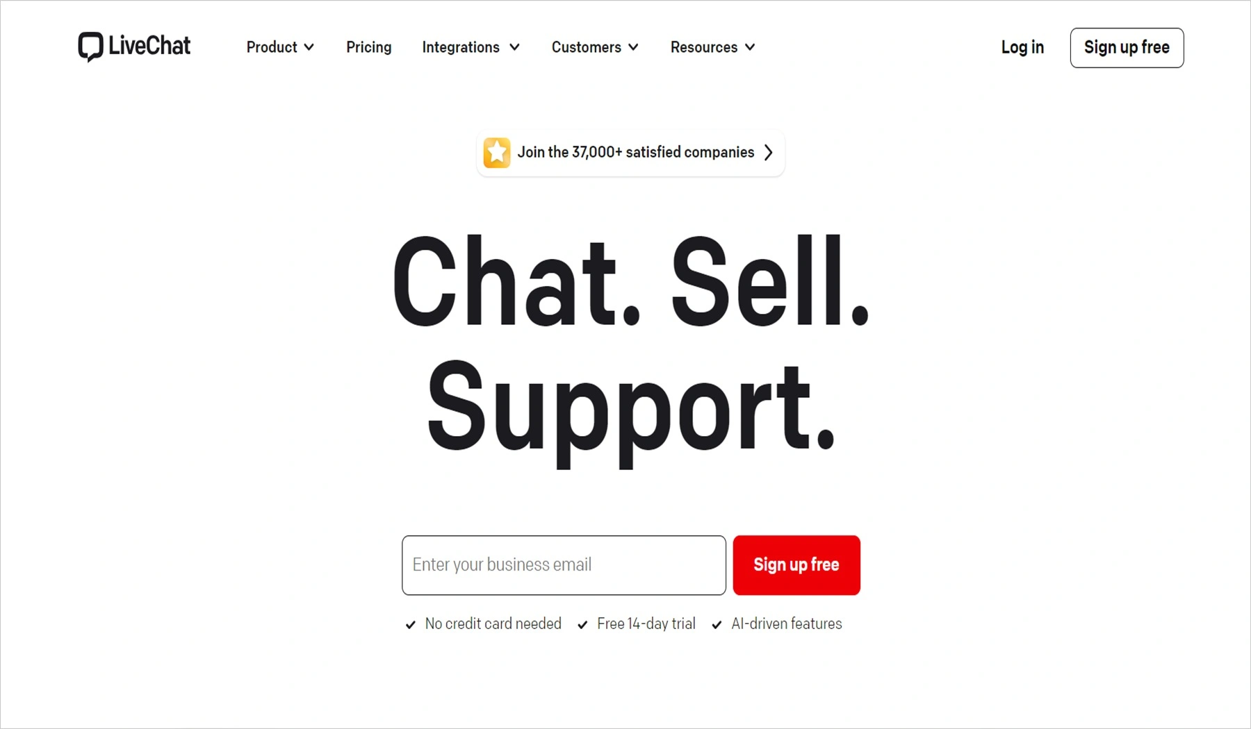 LiveChat homepage highlighting ecommerce customer chat tools with sign-up form, navigation menu, and social messaging
